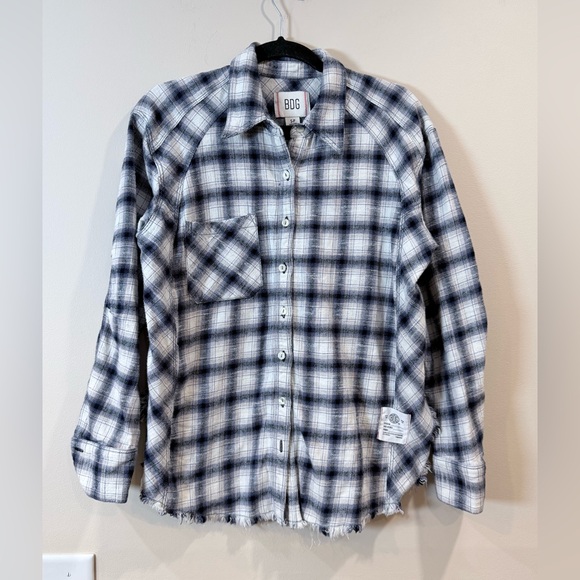 BDG Tops - 🔥BDG Blue and White Plaid Shirt Woman’s Size S NWOT 🔥